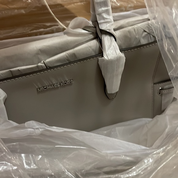 Michael kors gilly pearl gray jet set drawstring tote new nwt - Picture 3 of 6